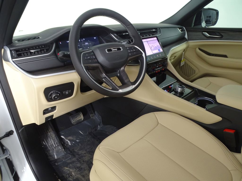New 2025 Jeep Grand Cherokee L Limited w/ Luxury Tech Group II image 29