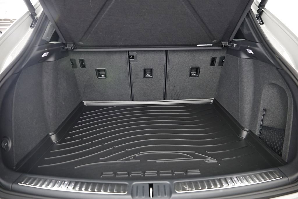 Used 2025 Porsche Macan image 31