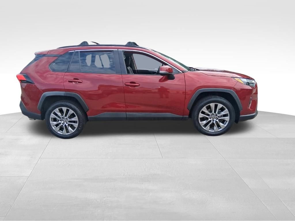 Used 2022 Toyota RAV4 XLE Premium AWD/4WD image 4