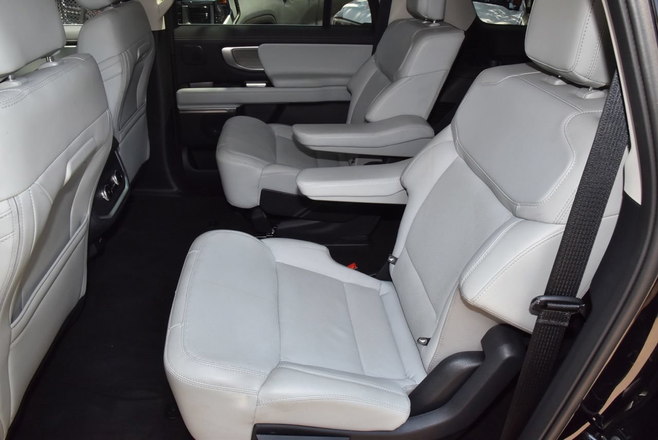 Certified 2025 Ford Expedition Max Platinum w/ Driver's Package AWD/4WD image 14