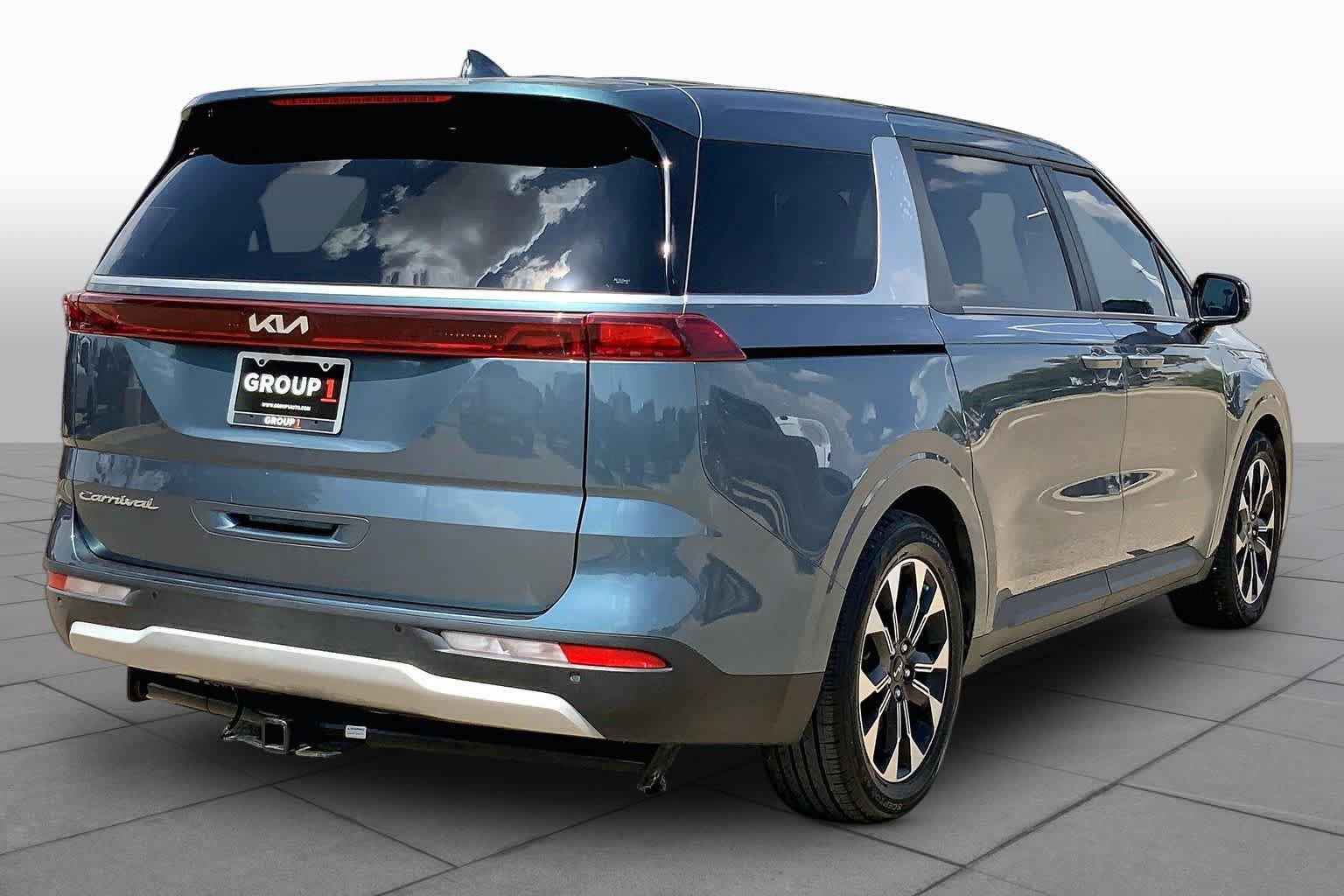 Used 2022 Kia Carnival EX FWD image 13