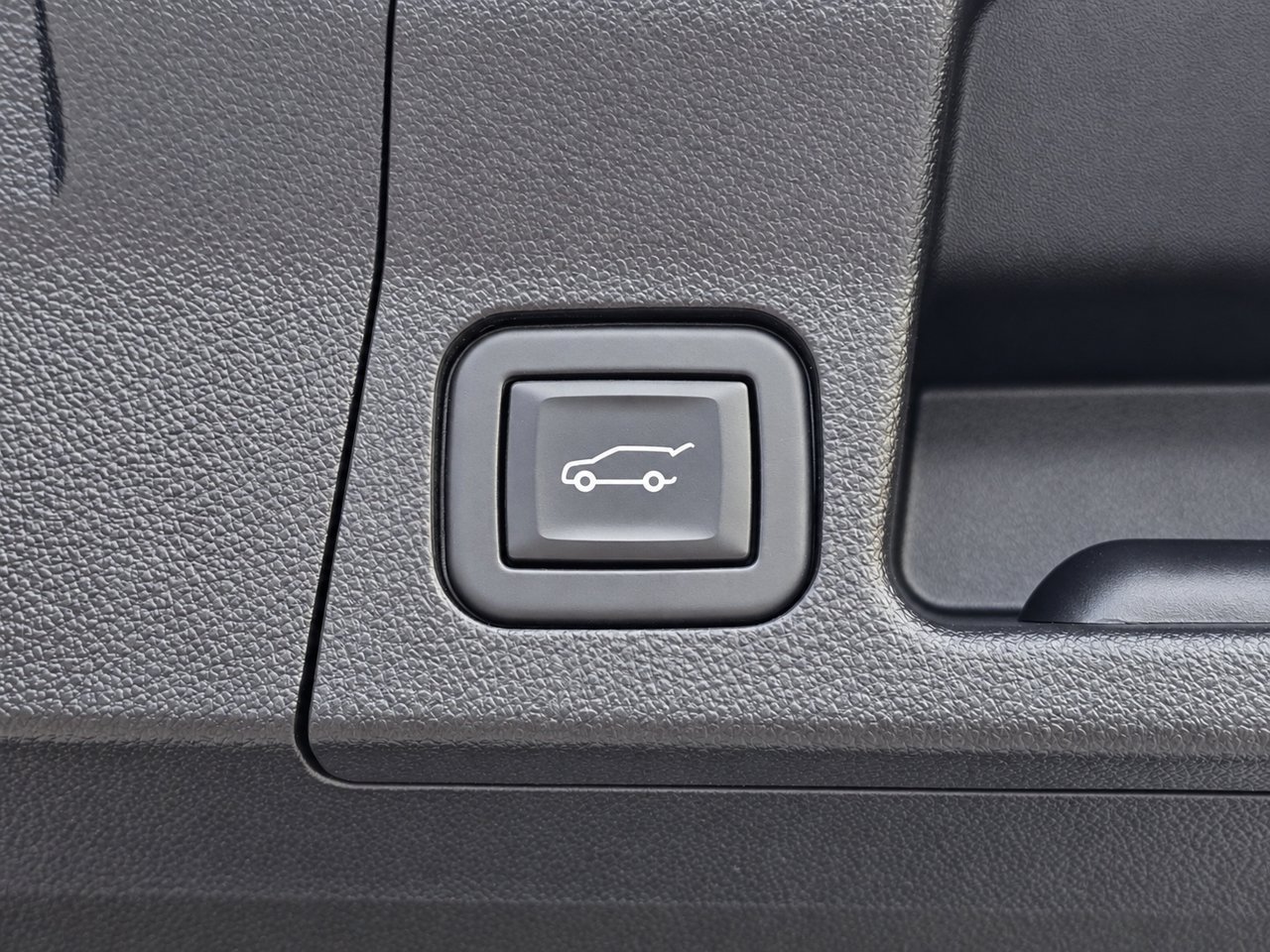 Used 2021 GMC Acadia Denali w/ Denali Technology Package FWD image 31