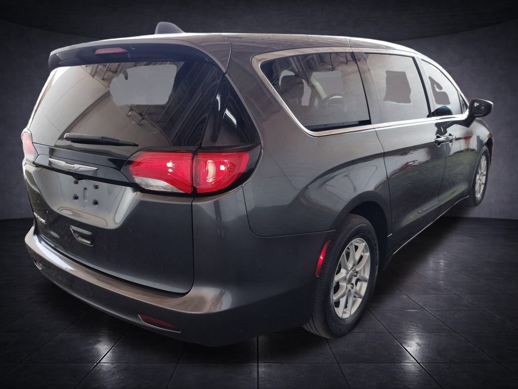 Used 2023 Chrysler Voyager LX FWD image 5