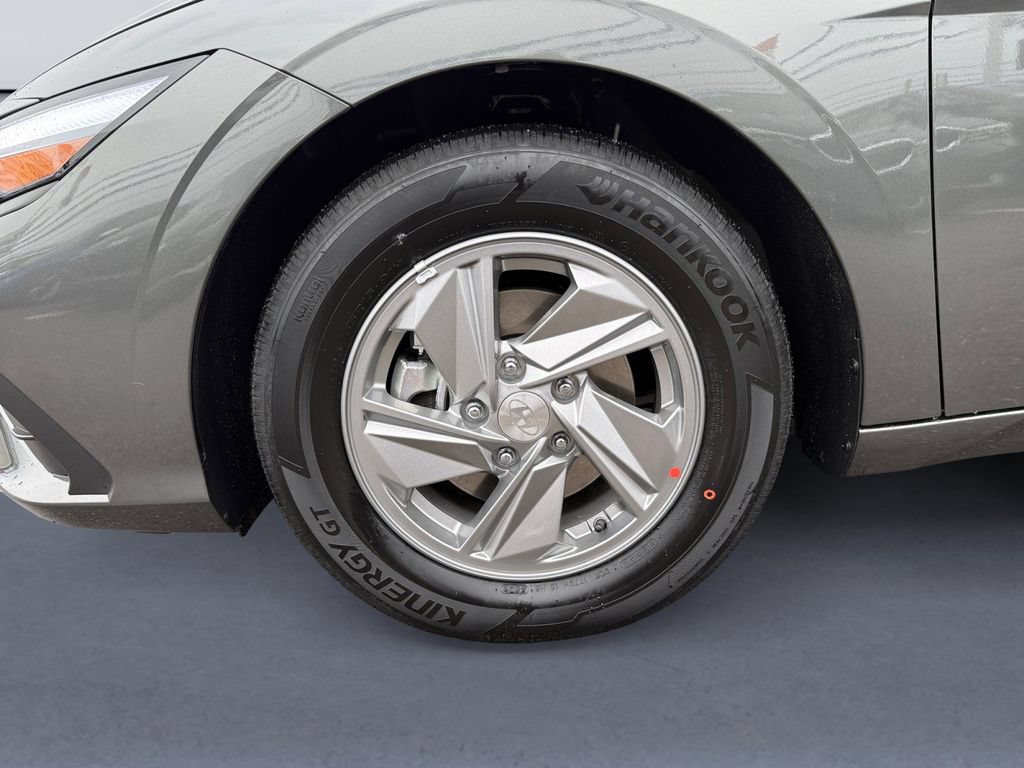 New 2026 Hyundai Elantra SE FWD image 9