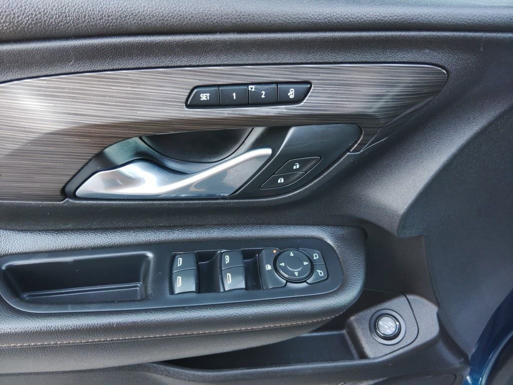 Used 2019 GMC Terrain SLT w/ Preferred Package image 14