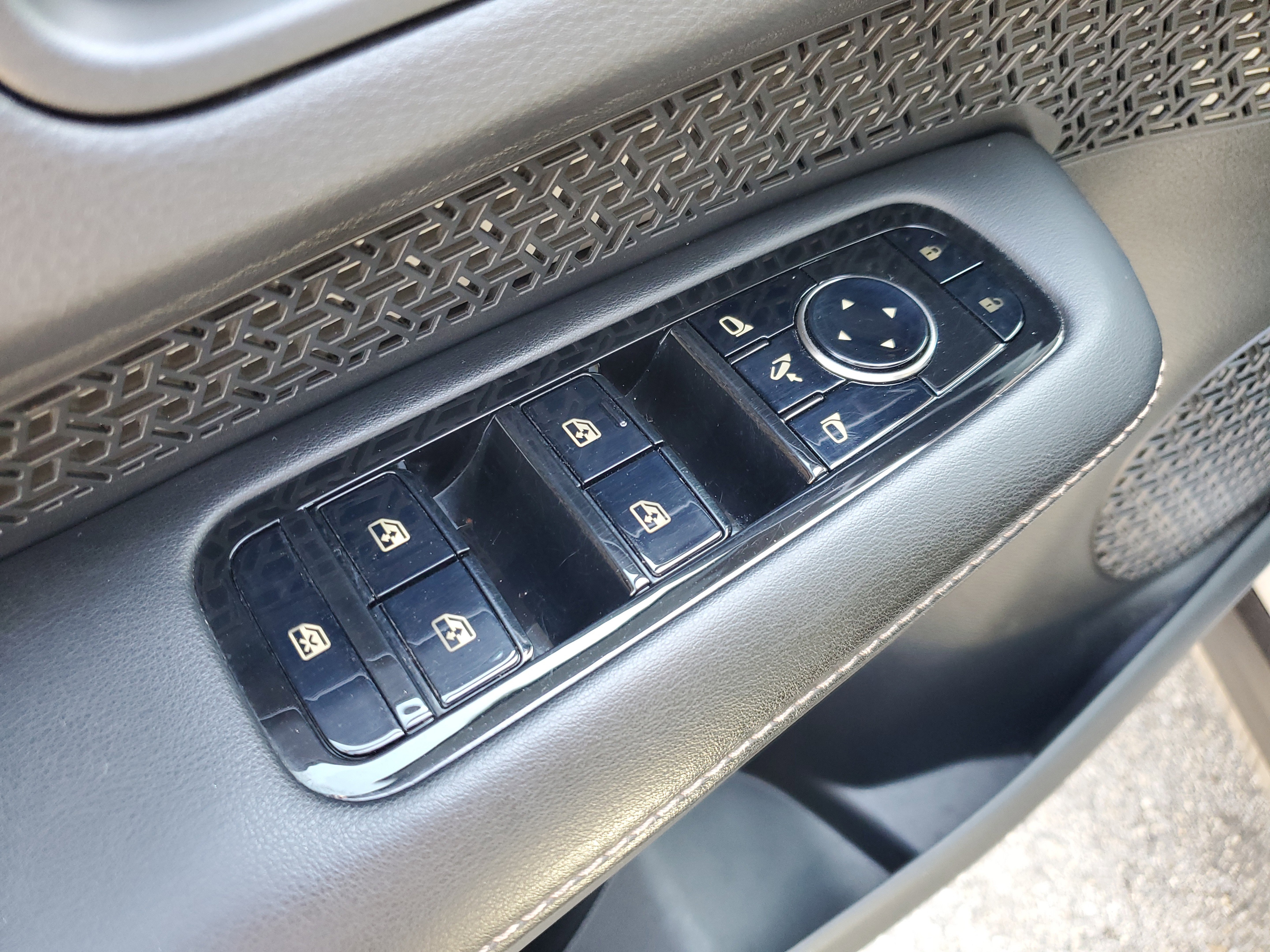 Certified 2023 Nissan Ariya FWD image 26