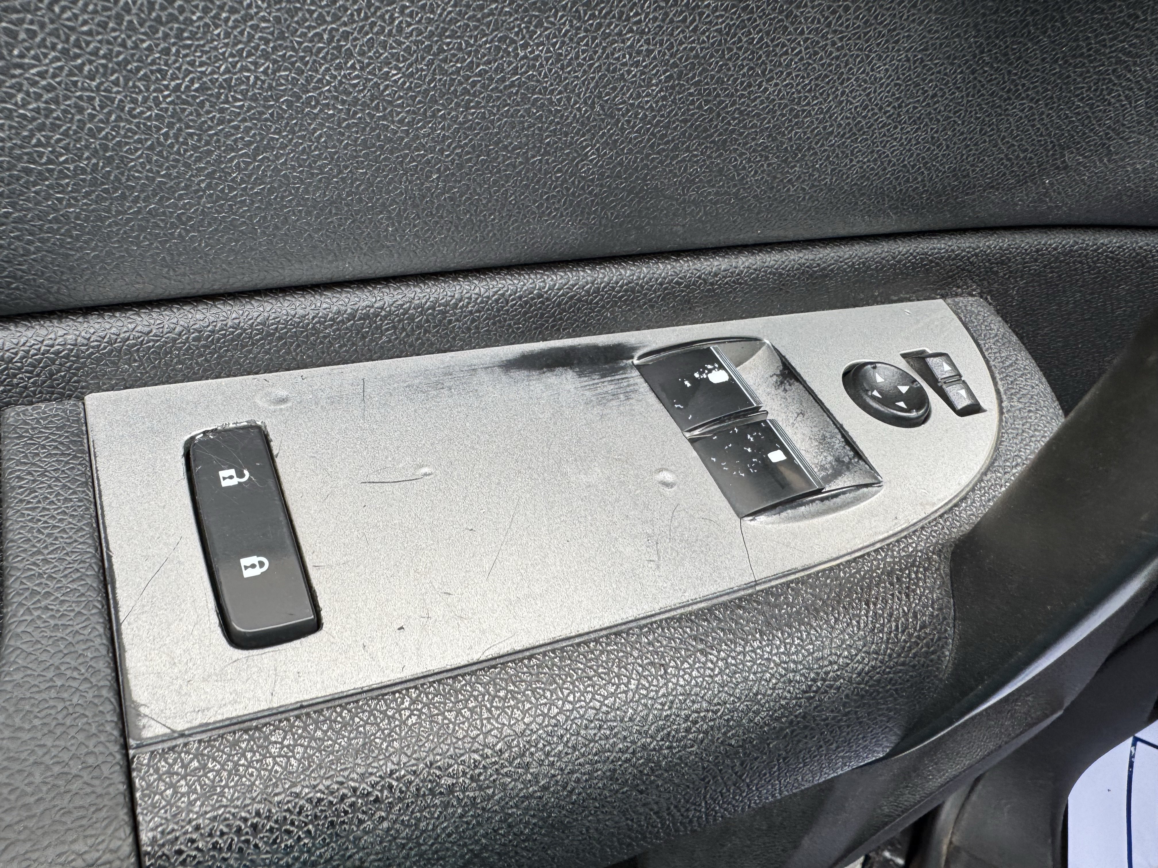 Used 2007 Chevrolet Silverado 1500 LT w/ 1LT Convenience Package RWD image 9
