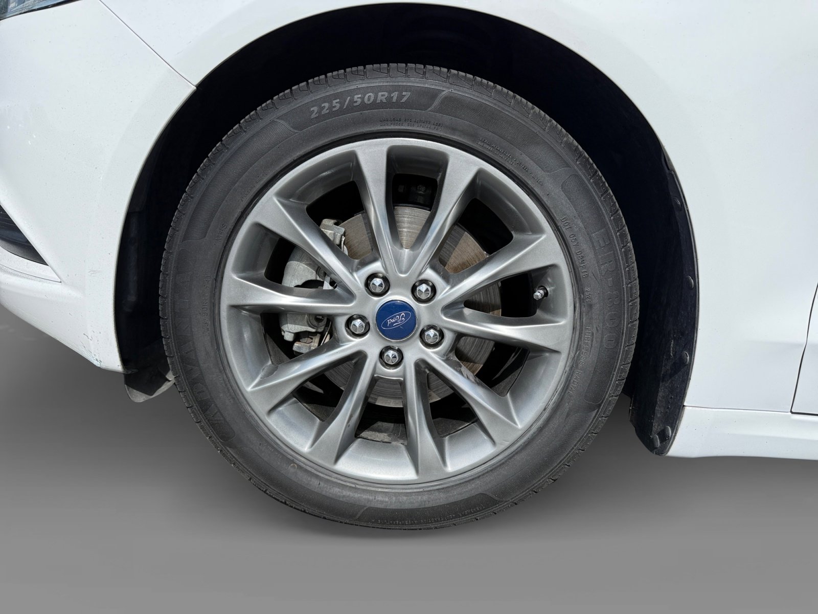 Used 2017 Ford Fusion SE FWD image 9