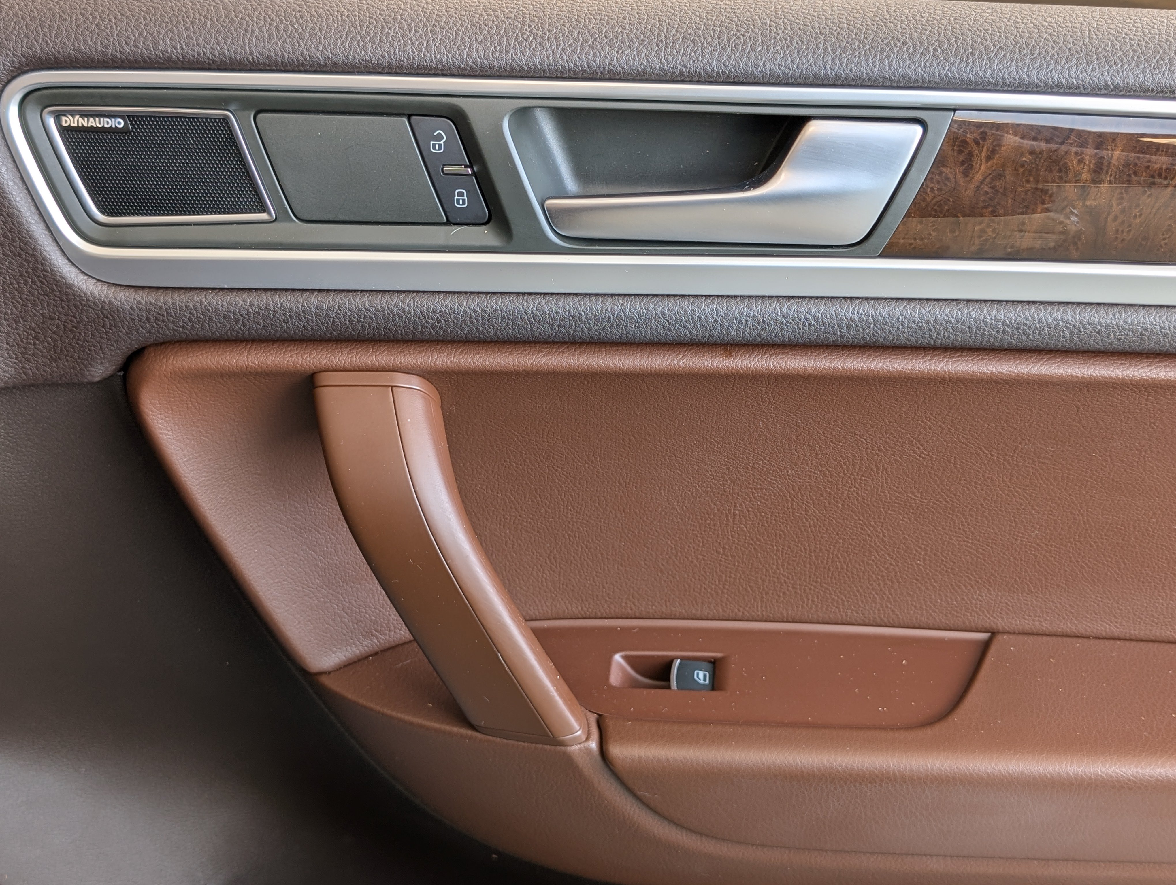 Used 2014 Volkswagen Touareg Executive AWD/4WD image 24