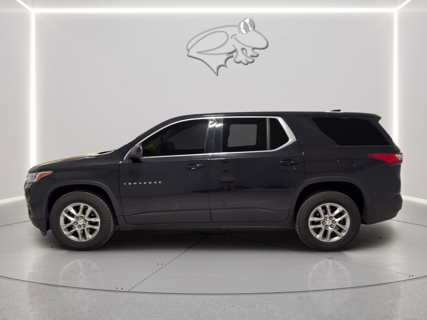 Used 2021 Chevrolet Traverse LS image 2