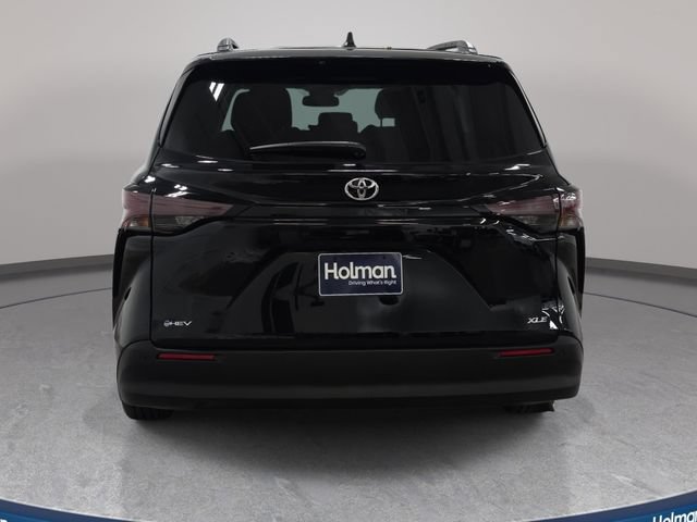 Certified 2026 Toyota Sienna XLE FWD image 6