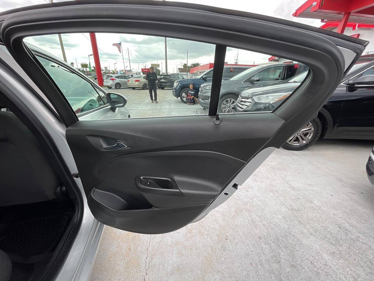 Used 2018 Chevrolet Cruze LS FWD image 12