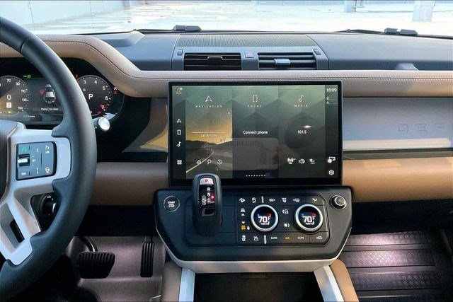 New 2026 Land Rover Defender 110 X-Dynamic SE image 6