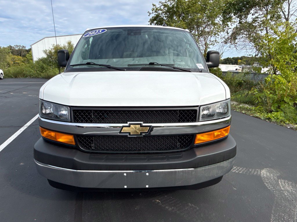 Used 2025 Chevrolet Express 3500 LT w/ LT Preferred Equipment Group RWD image 3