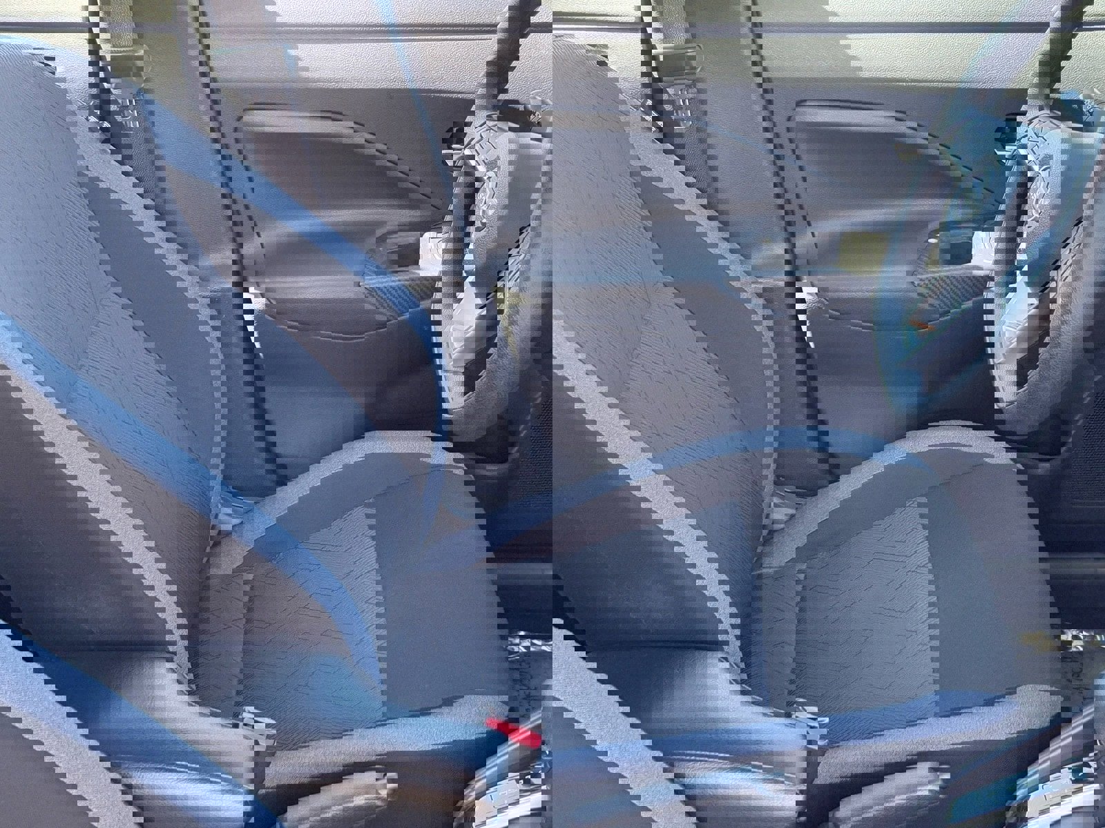 Used 2025 Nissan Versa SV image 10