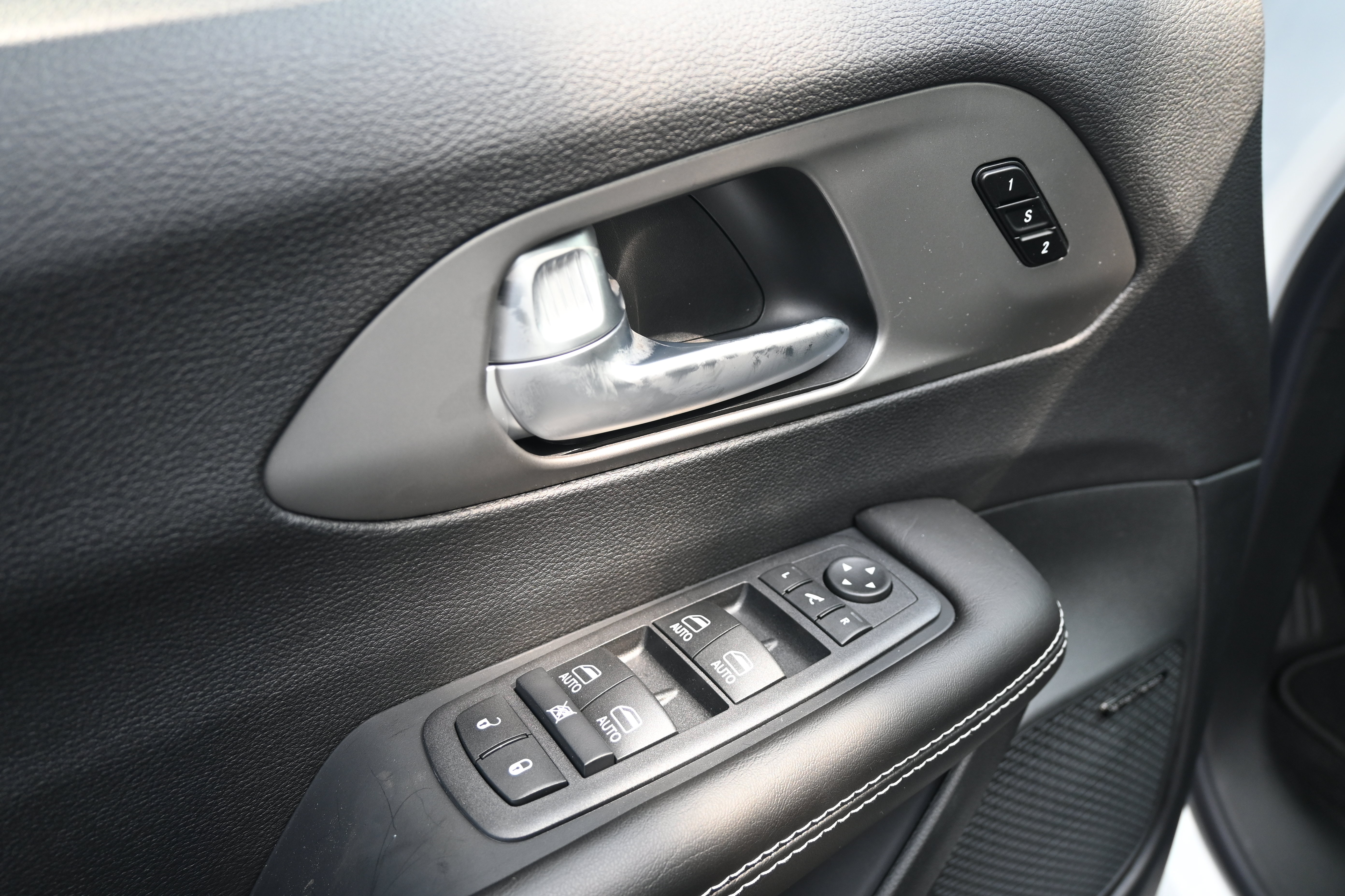 New 2027 Chrysler Pacifica Limited FWD image 15