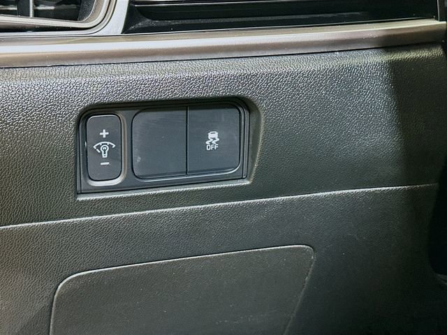 Used 2025 Kia Sorento S image 9