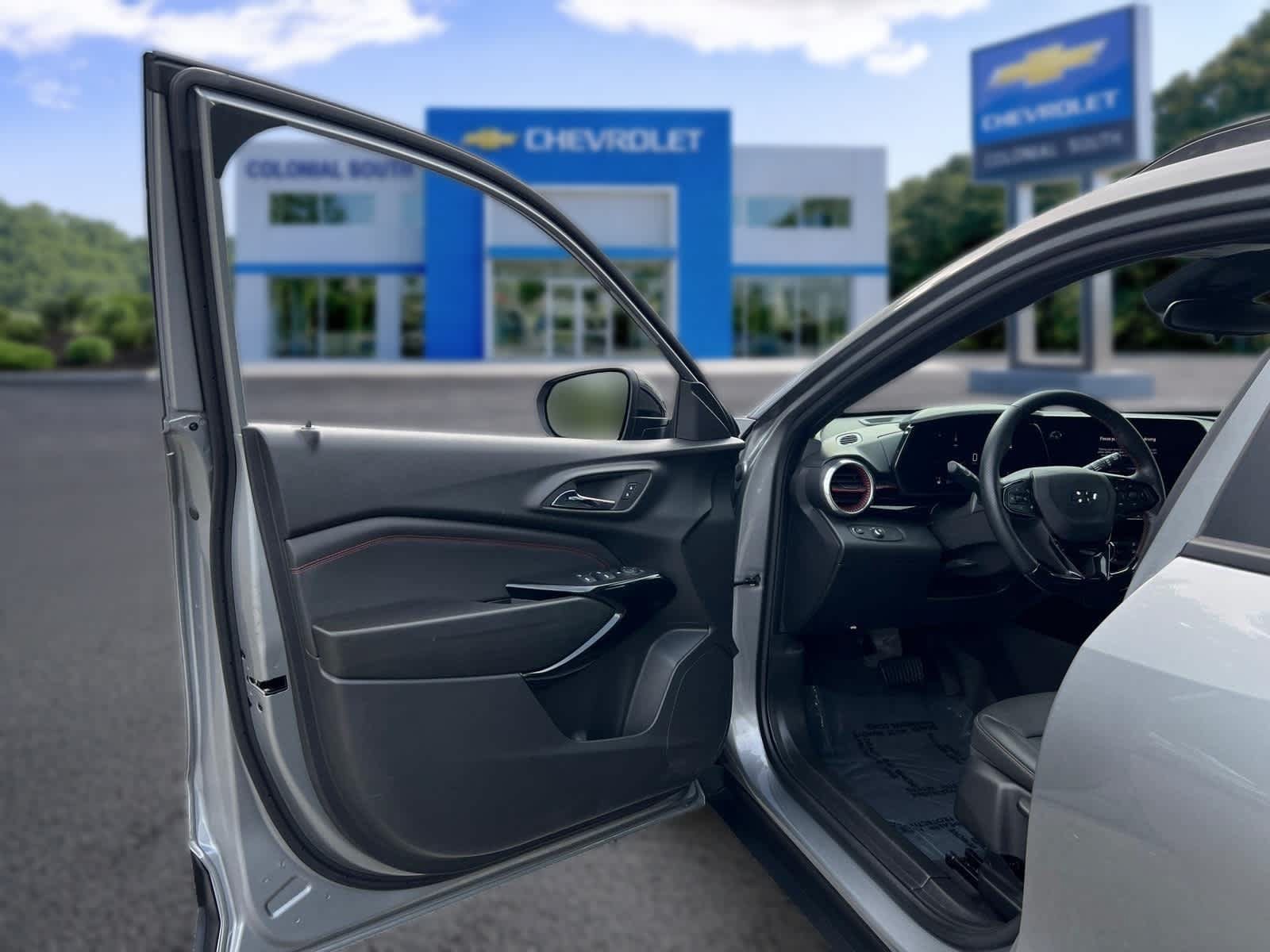 Certified 2024 Chevrolet Trax RS w/ Driver Confidence Package FWD image 15
