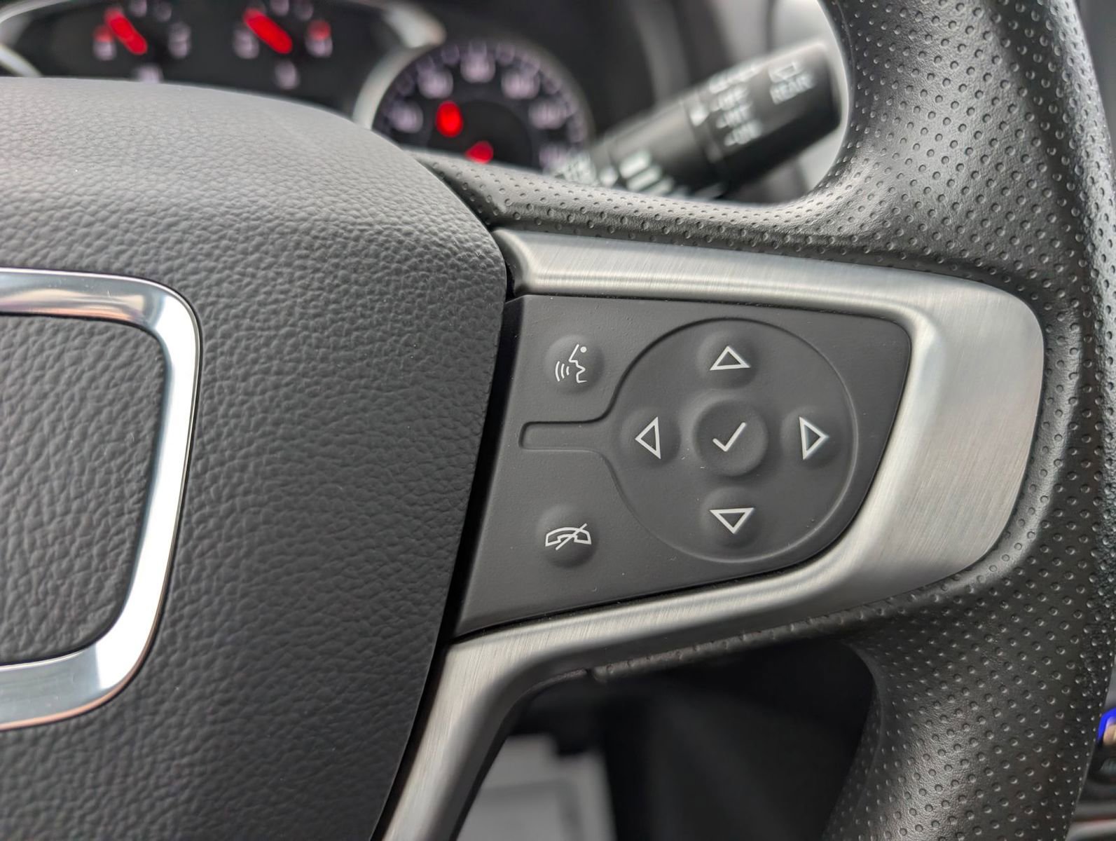 Used 2024 GMC Terrain SLE w/ Driver Convenience Package image 16