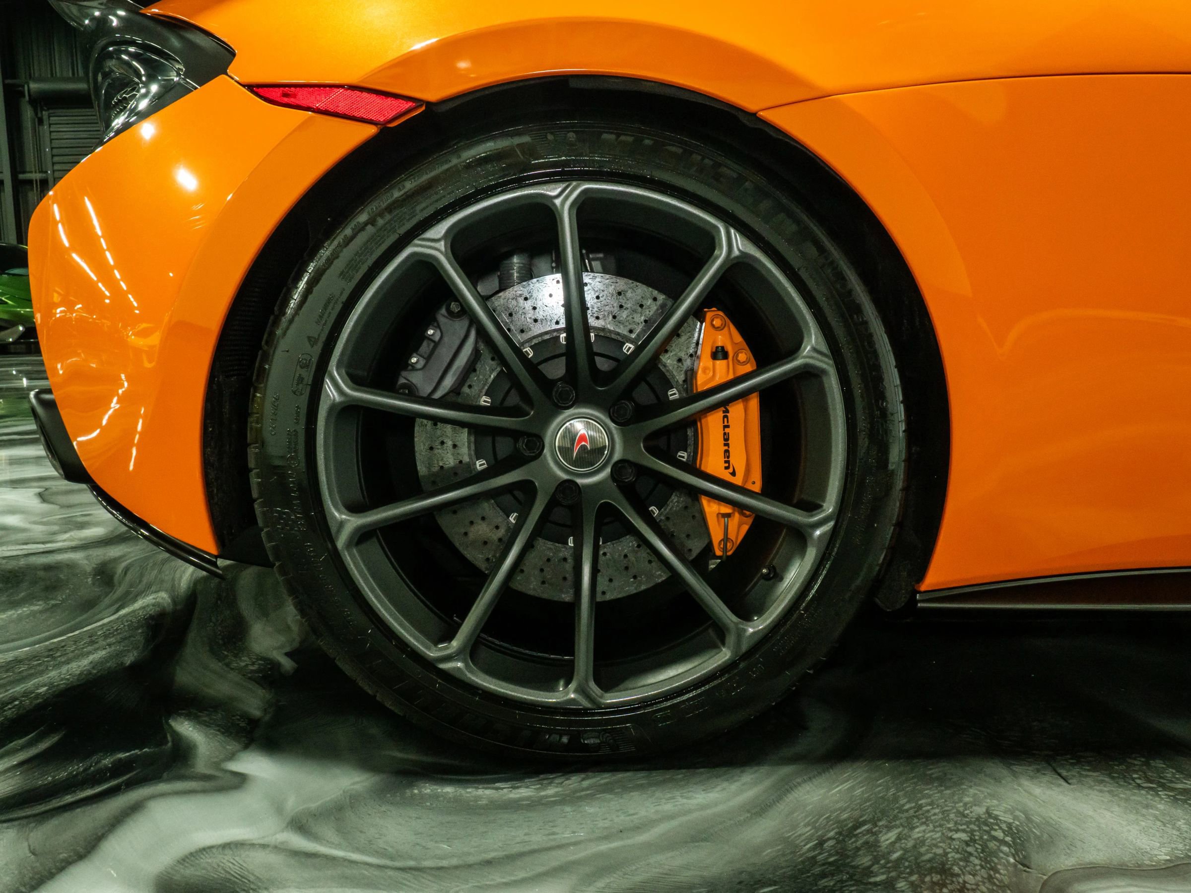 Used 2018 McLaren 570S Spider image 27