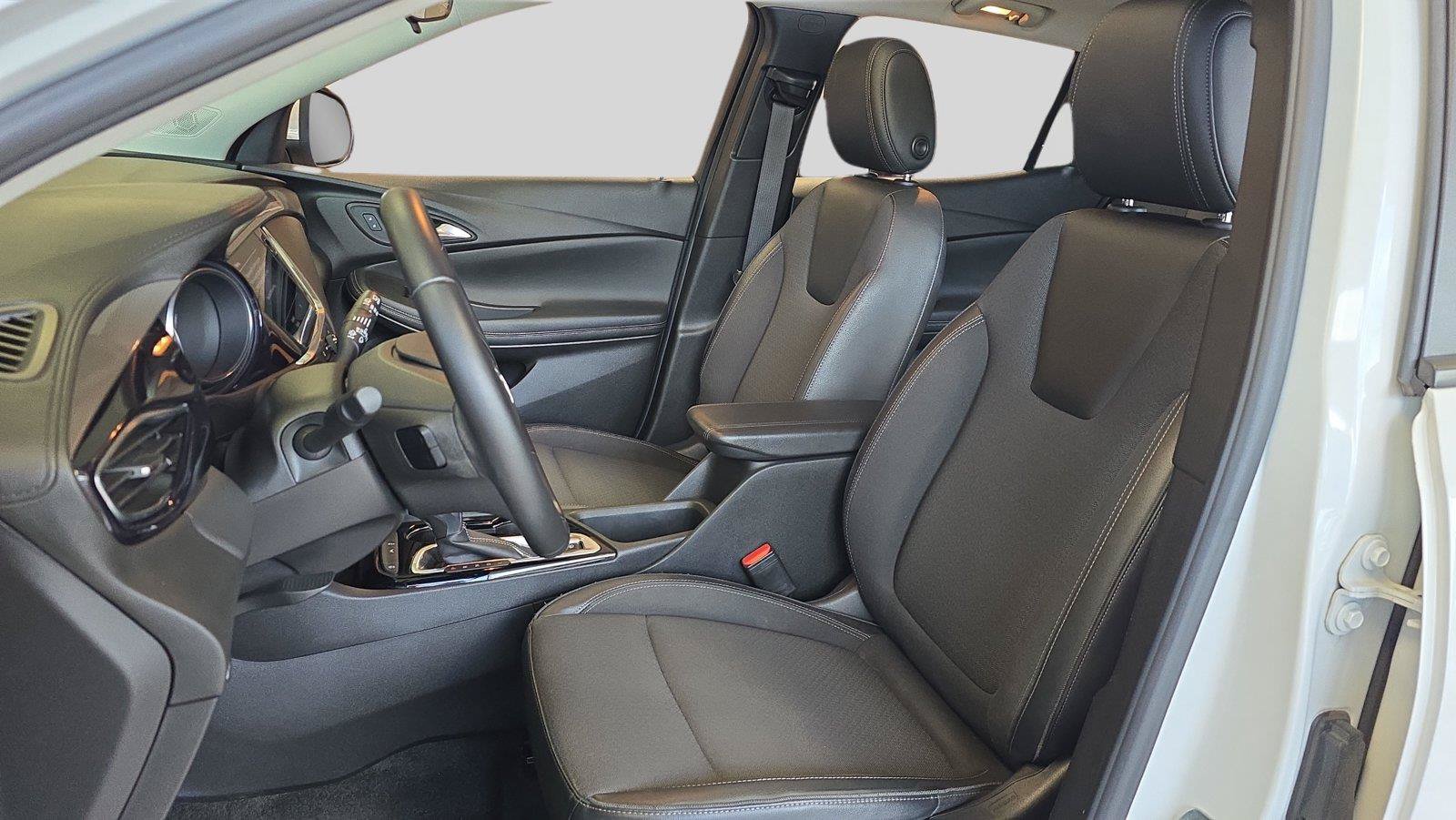 Used 2020 Buick Encore GX Select w/ Experience Buick Package FWD image 11