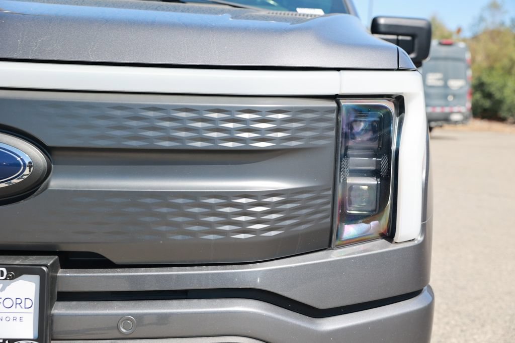 Used 2022 Ford F150 Lightning XLT AWD/4WD image 8