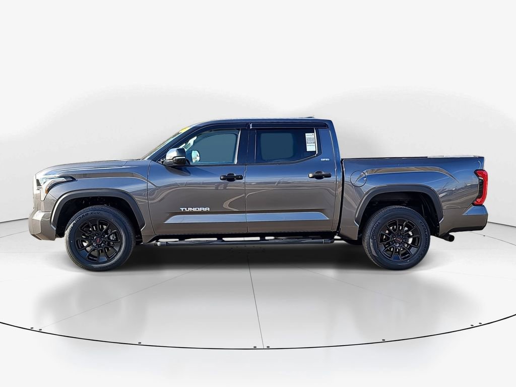 Used 2022 Toyota Tundra SR5 w/ SR5 Convenience Package image 4