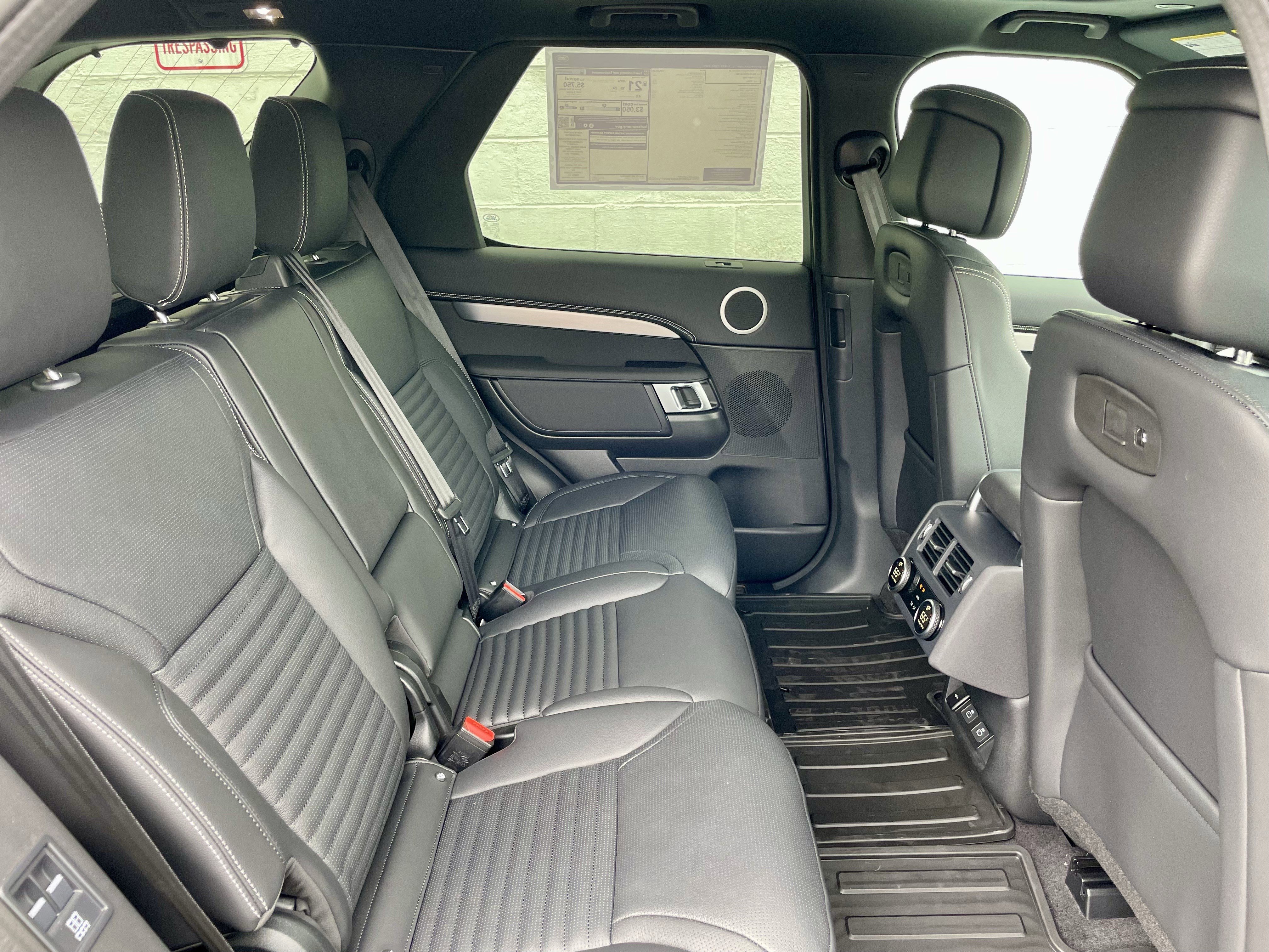 Used 2024 Land Rover Discovery Dynamic SE image 31