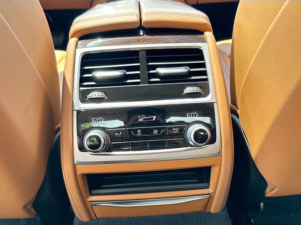 Used 2022 BMW 740i xDrive w/ Premium Package image 28