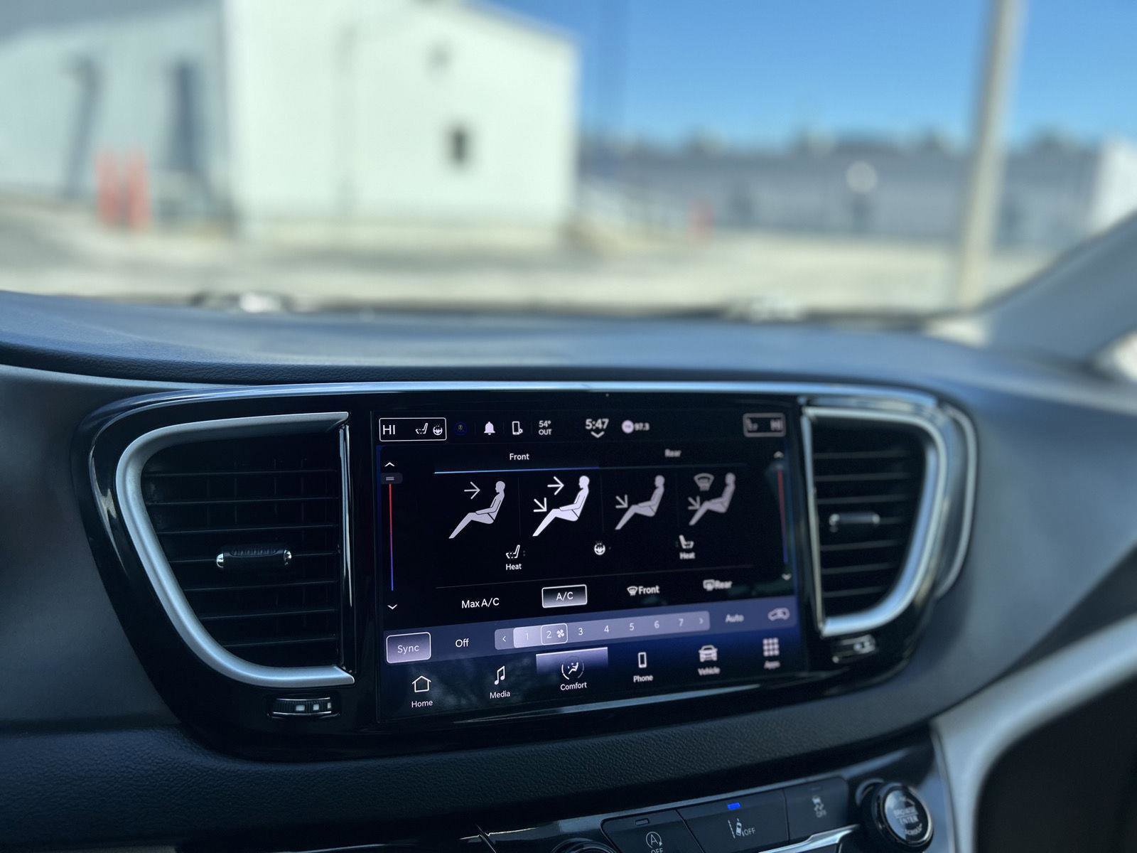Used 2022 Chrysler Pacifica Touring-L FWD image 21