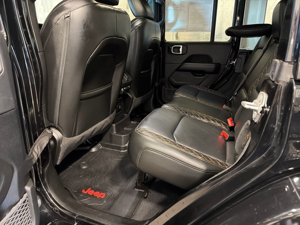 Used 2022 Jeep Wrangler Unlimited Sahara AWD/4WD image 18