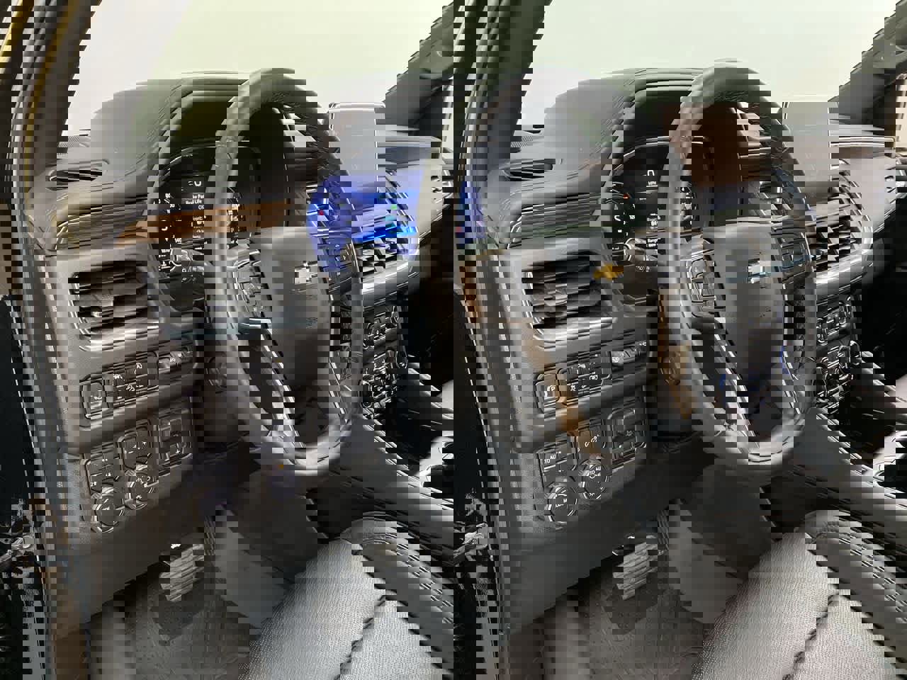 Used 2024 Chevrolet Tahoe High Country w/ Premium Package image 2