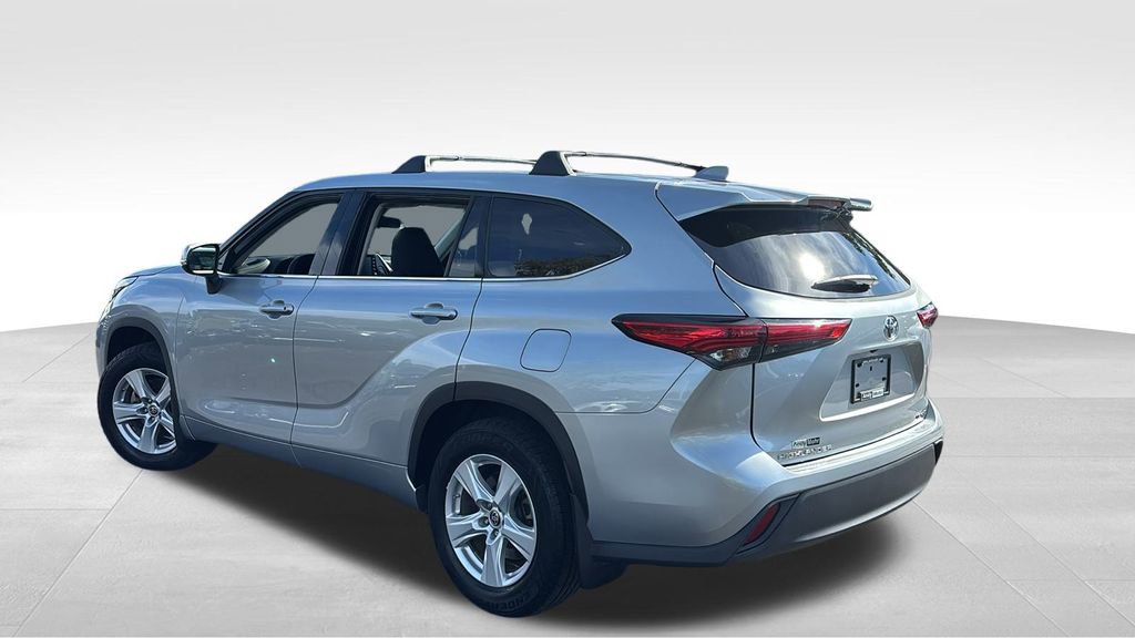 Used 2020 Toyota Highlander LE image 5