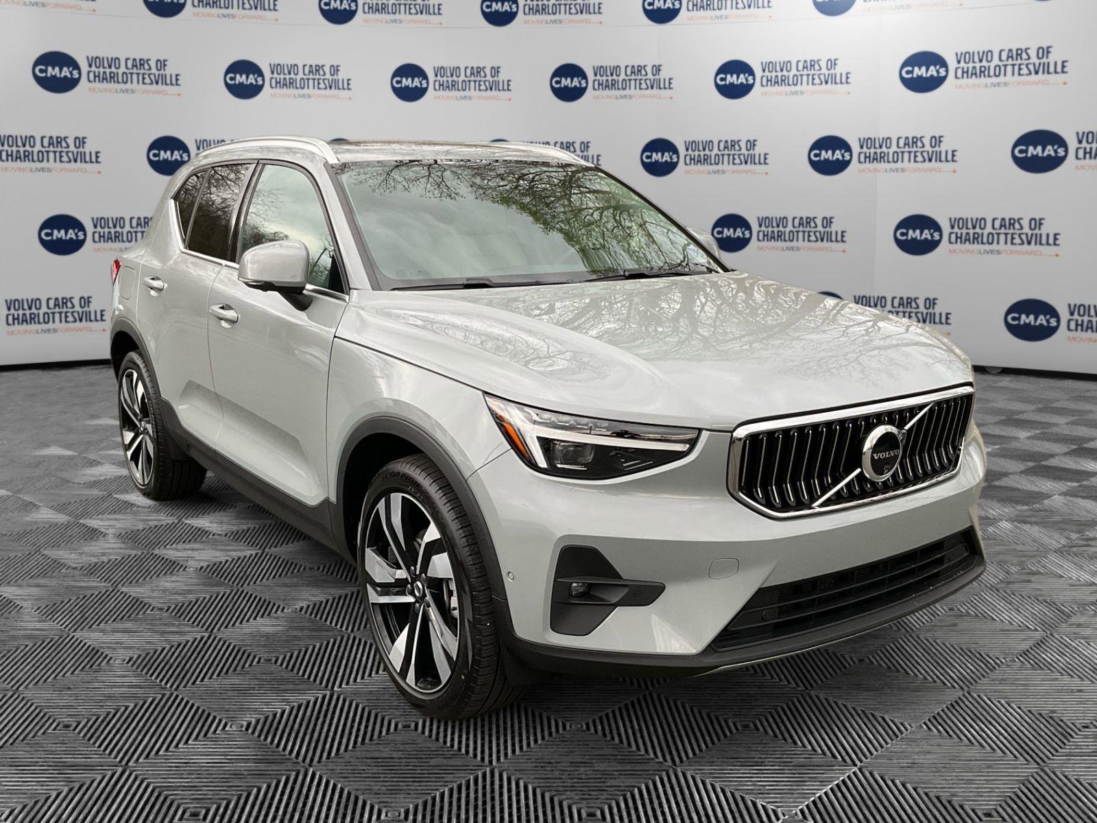 Certified 2025 Volvo XC40 B5 Plus image 7