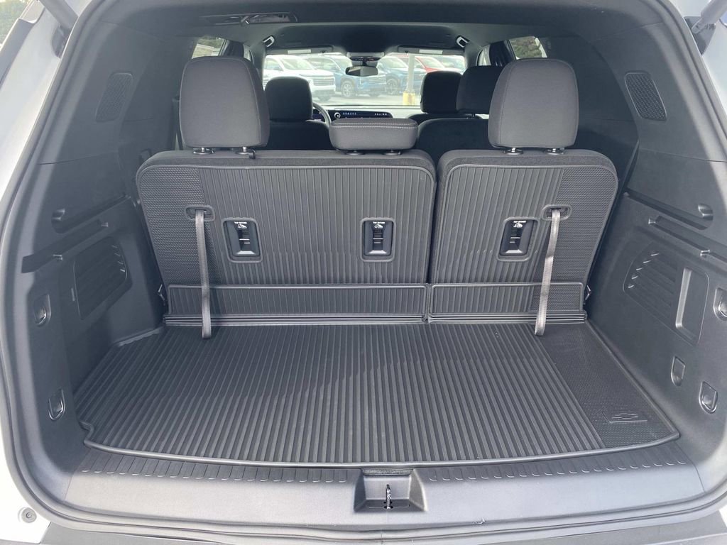 New 2026 Chevrolet Traverse LT w/ LPO, Floor Liner Package image 11