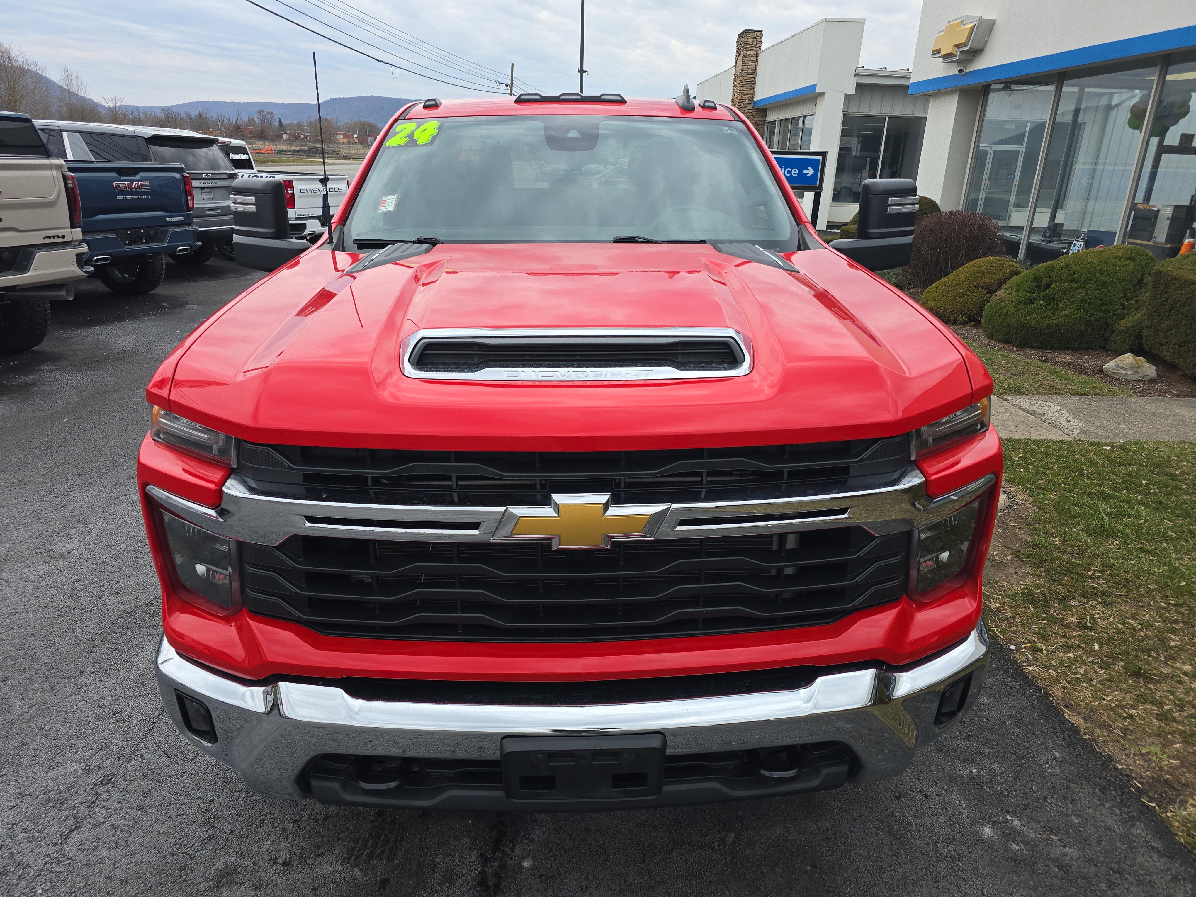 Used 2024 Chevrolet Silverado 2500 LT image 9