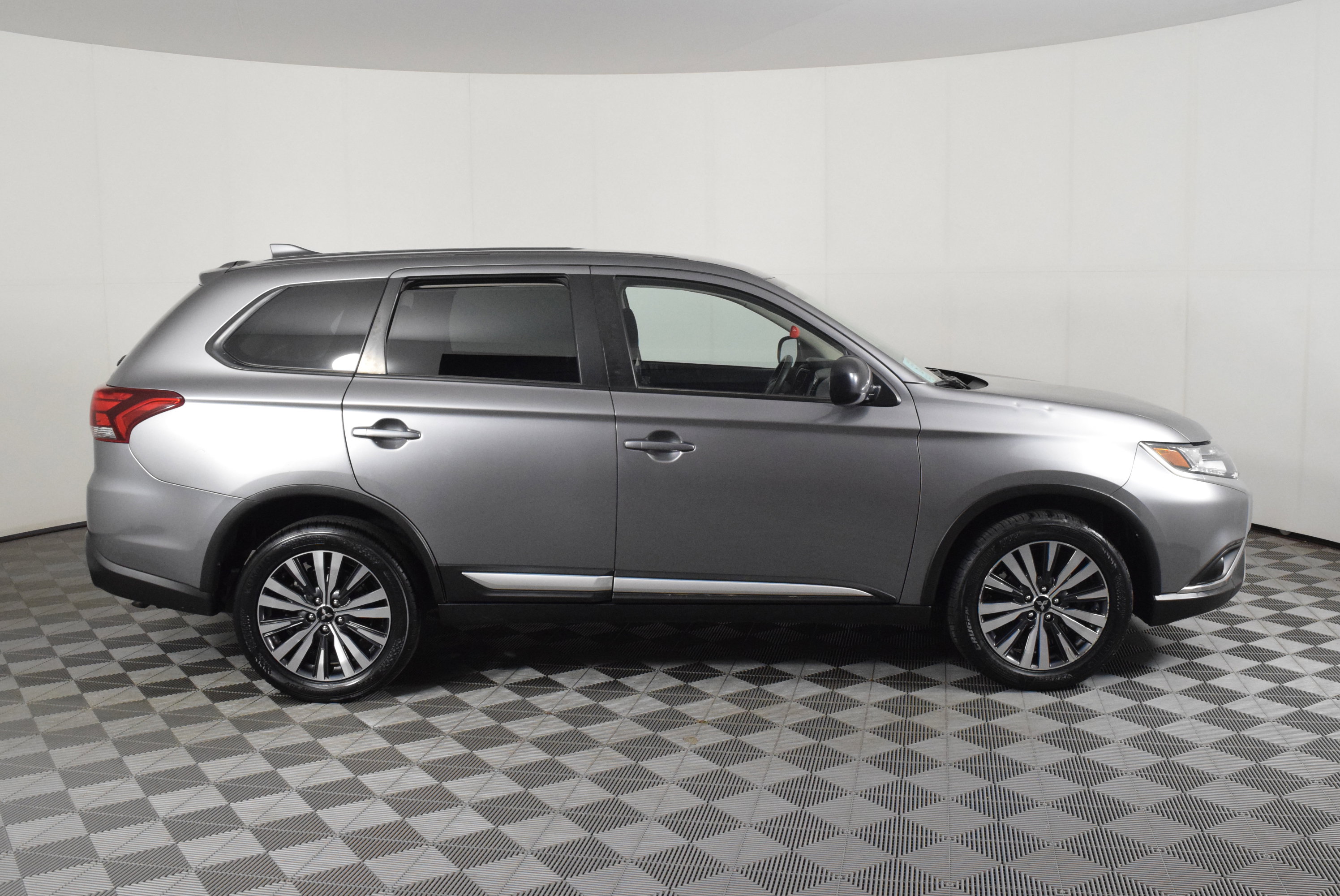 Used 2020 Mitsubishi Outlander ES image 4