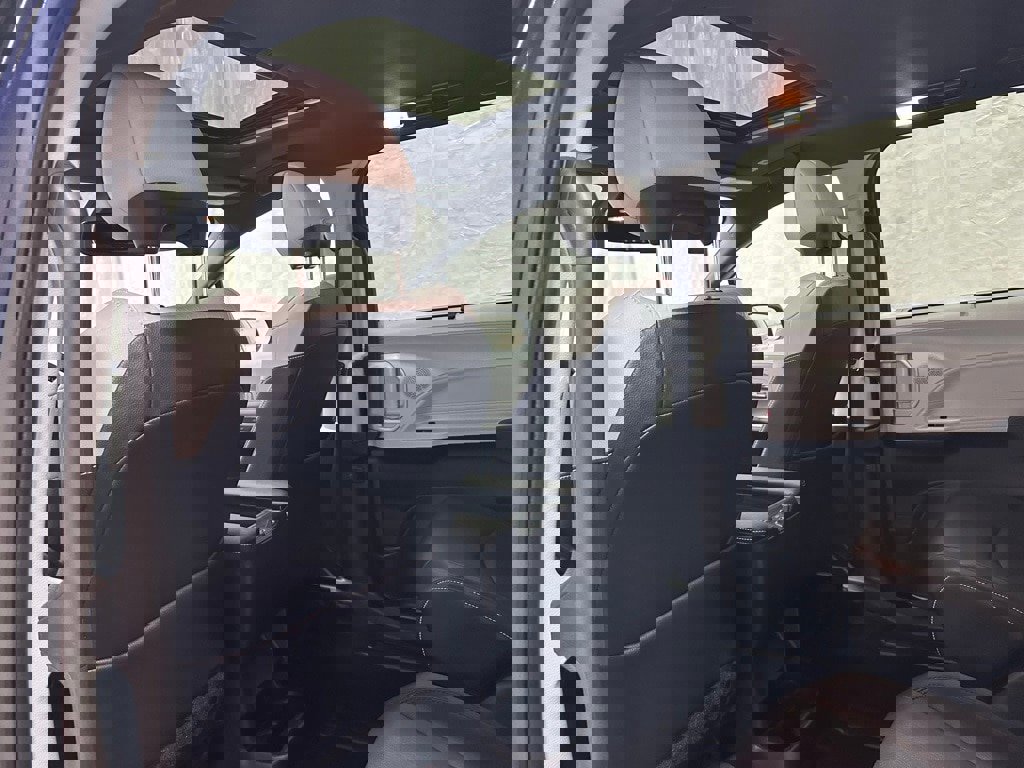 Used 2025 Toyota Sienna XSE image 51