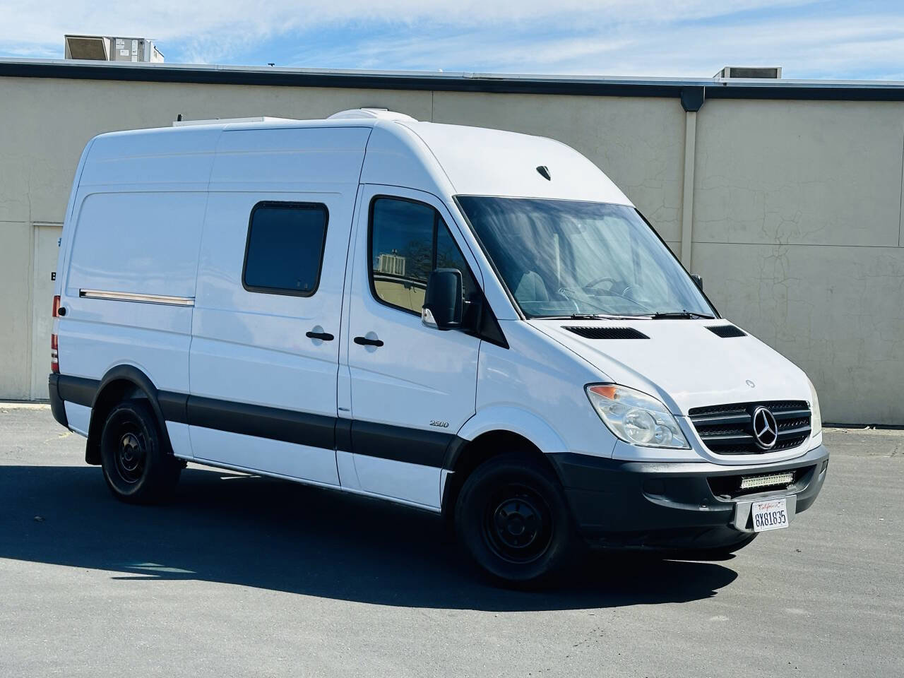 Used 2010 Mercedes-Benz Sprinter 2500 image 2