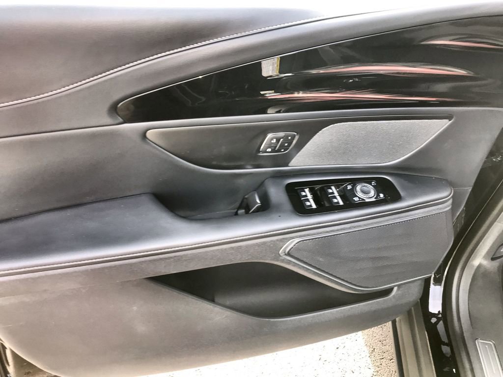 Used 2024 Lincoln Nautilus Premier w/ Jet Appearance Package image 13