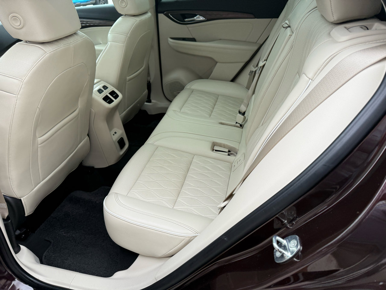 Used 2022 Buick Envision Avenir w/ Technology Package II image 2