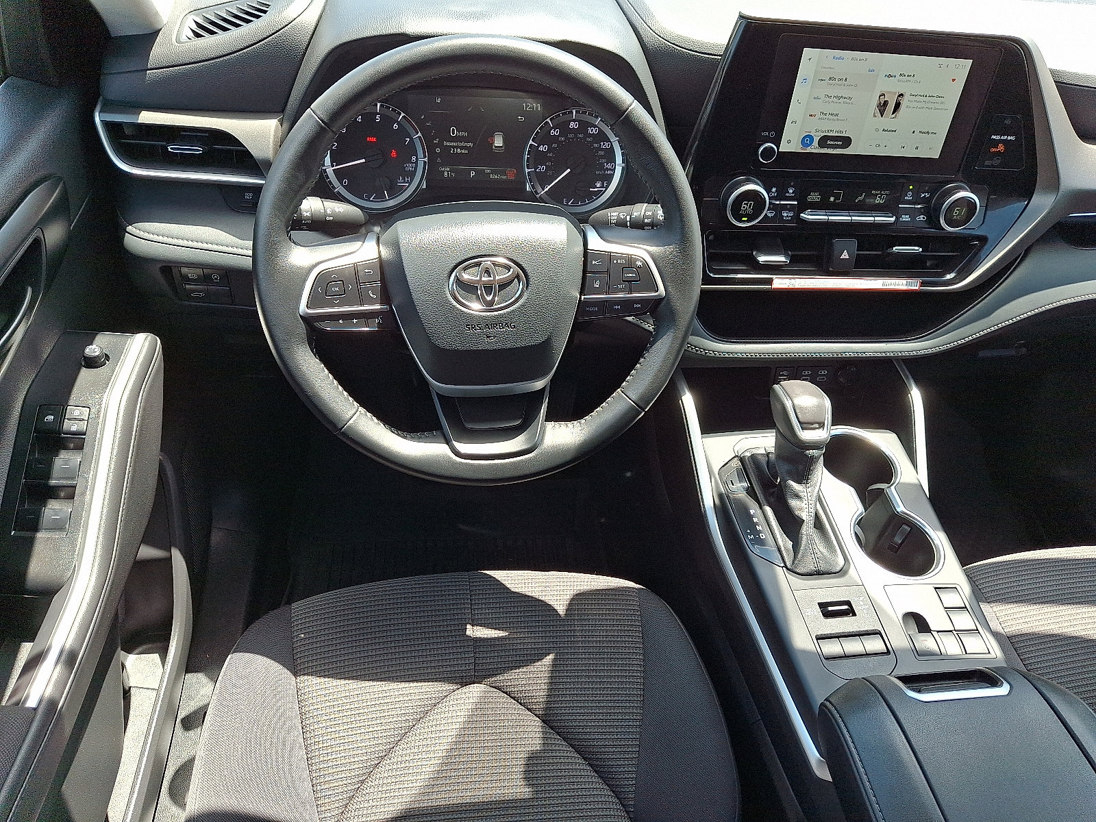 Used 2025 Toyota Highlander LE AWD/4WD image 12