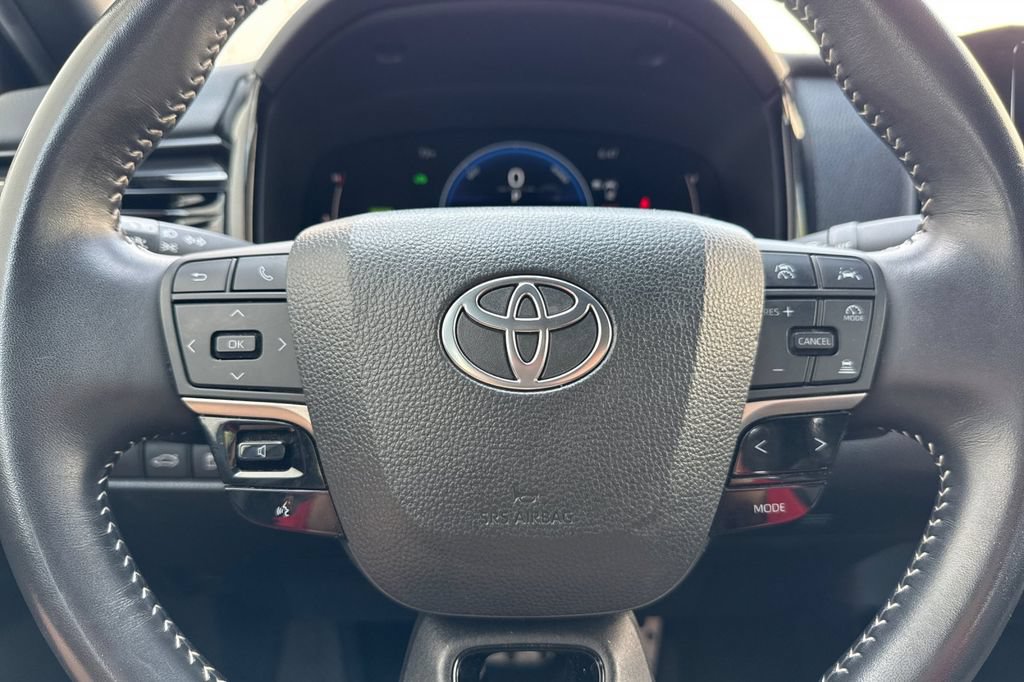 Used 2025 Toyota Camry SE FWD image 25