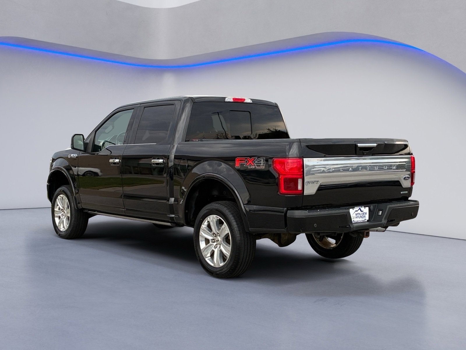 Used 2018 Ford F150 Platinum w/ Equipment Group 701A Luxury AWD/4WD image 3
