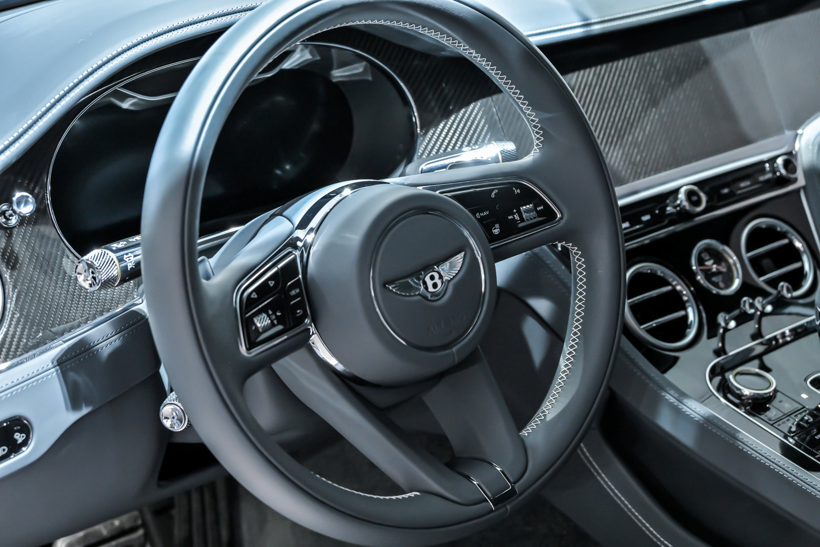 Used 2024 Bentley Continental GT image 29