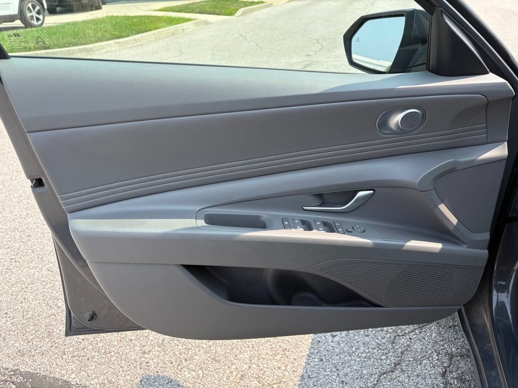 Used 2025 Hyundai Elantra SEL FWD image 8