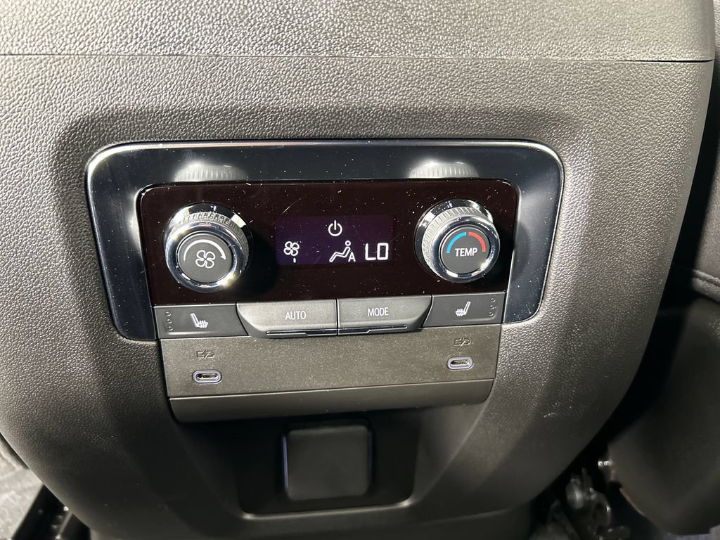 Used 2025 Chevrolet Suburban Premier AWD/4WD image 19