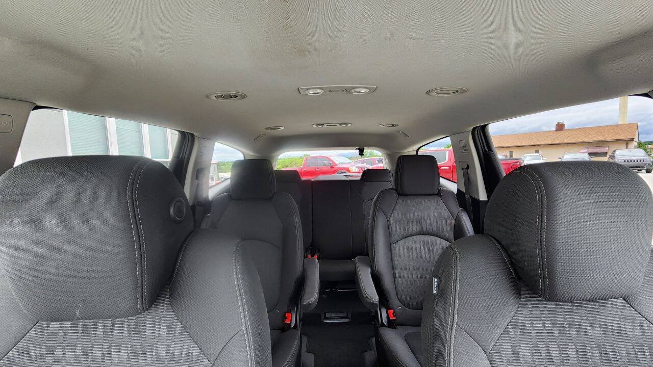 Used 2017 Chevrolet Traverse LT w/ Style and Technology Package FWD image 27