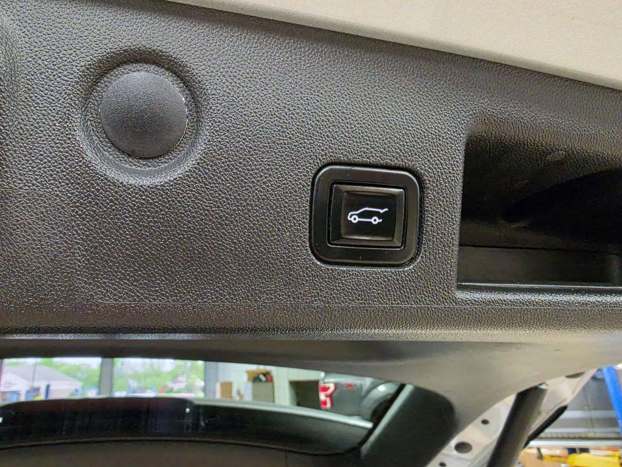 Used 2021 Chevrolet Equinox Premier w/ LPO, Floor Liner Package AWD/4WD image 21
