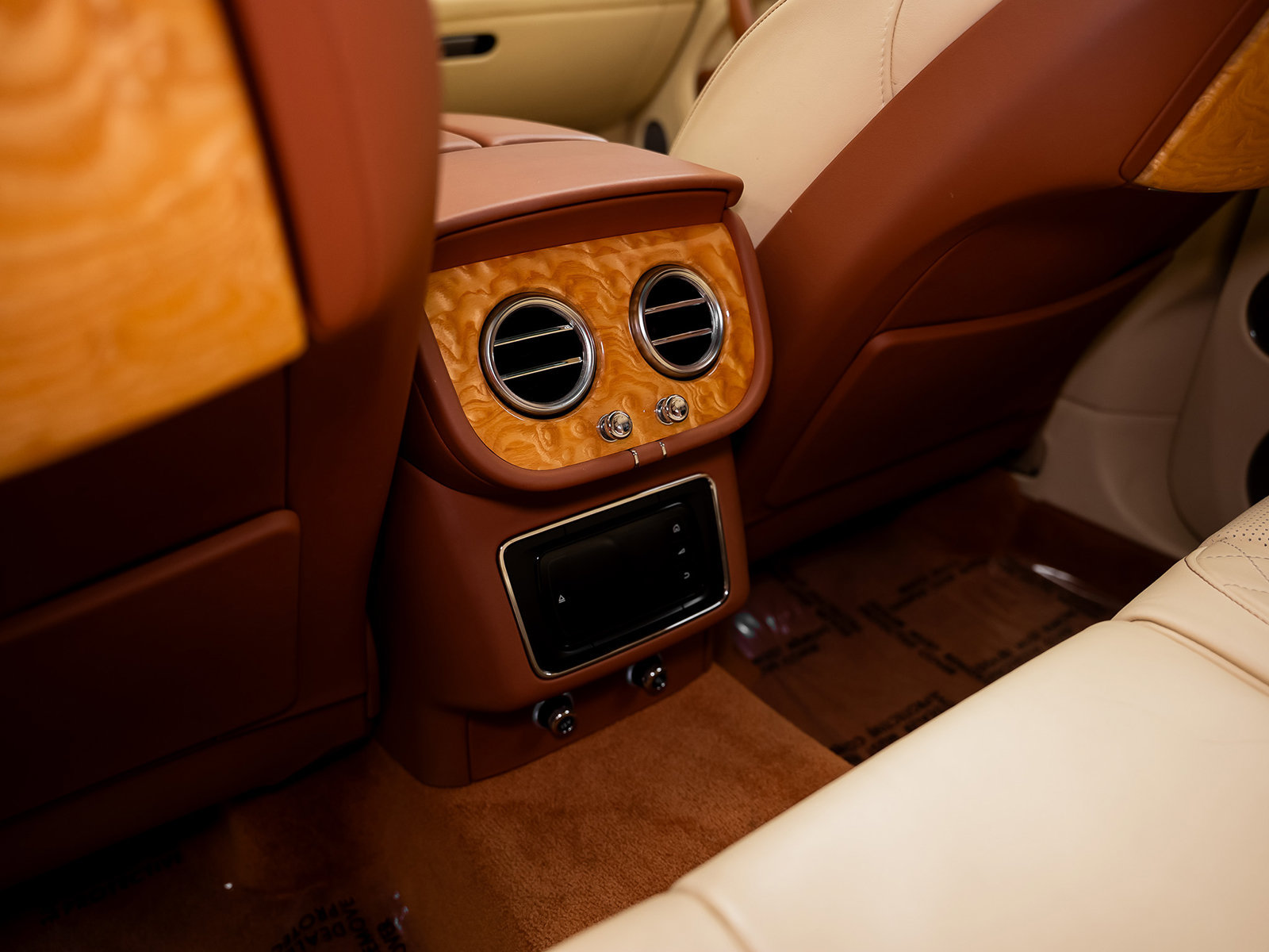 Used 2019 Bentley Bentayga AWD/4WD image 37
